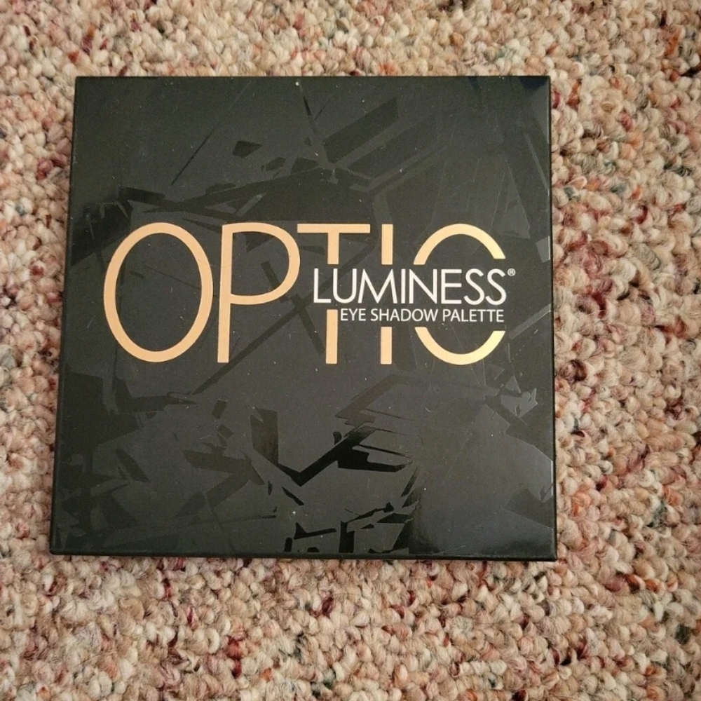Luminess Optic Eye Shadow Palette